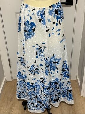 XL Blue Floral Skirt - Great Condition